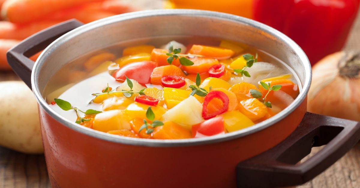 Praktické tipy jak zachránit přesolenou polévku